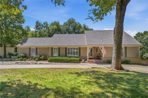 Photo of 7507 W 101 Terrace, Overland Park, KS 66212 (MLS # 2640715)
