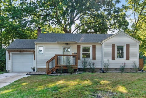 Photo of 7535 Belleview Avenue, Kansas City, MO 64114 (MLS # 2640798)