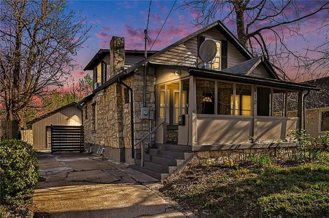 410 E Kansas Avenue, Independence, MO 64050 - #: 2612857