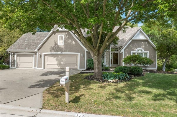 512 PINEWOOD DR, SAINT JOSEPH, MO 64506 - Image d49b8d4f58b3c3f3fe2f2c990fa244a9/4140479390