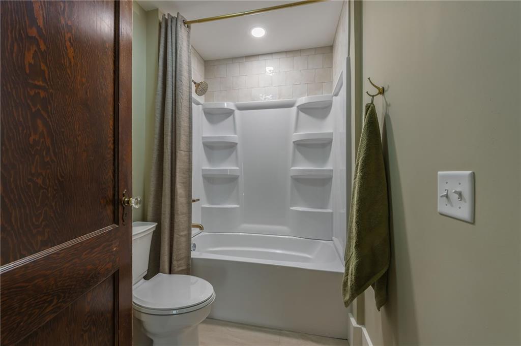 St Joseph, Missouri 64506, United States, 2 Bedrooms Bedrooms, ,2 BathroomsBathrooms,Residential,Active,186053