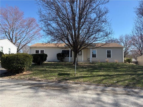 Photo of 2305 Castle Lane, St Joseph, MO 64503 (MLS # 2626496)
