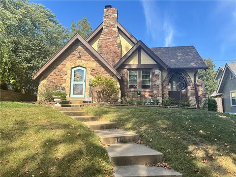 308 E Winthrope Road Kansas City MO 64113
