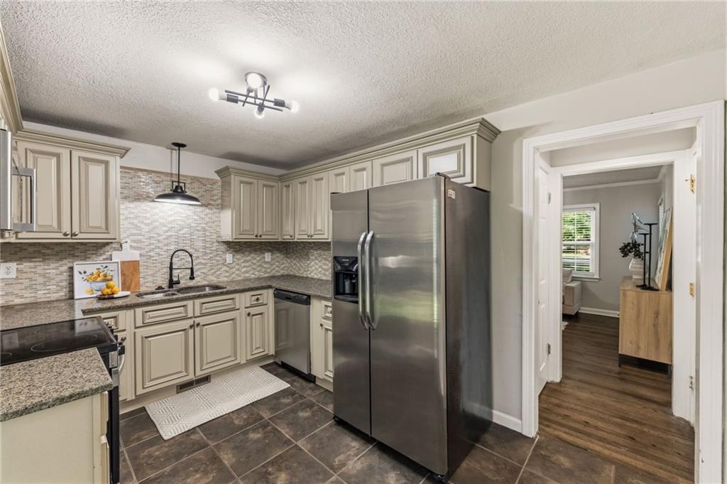6739 Roe Avenue