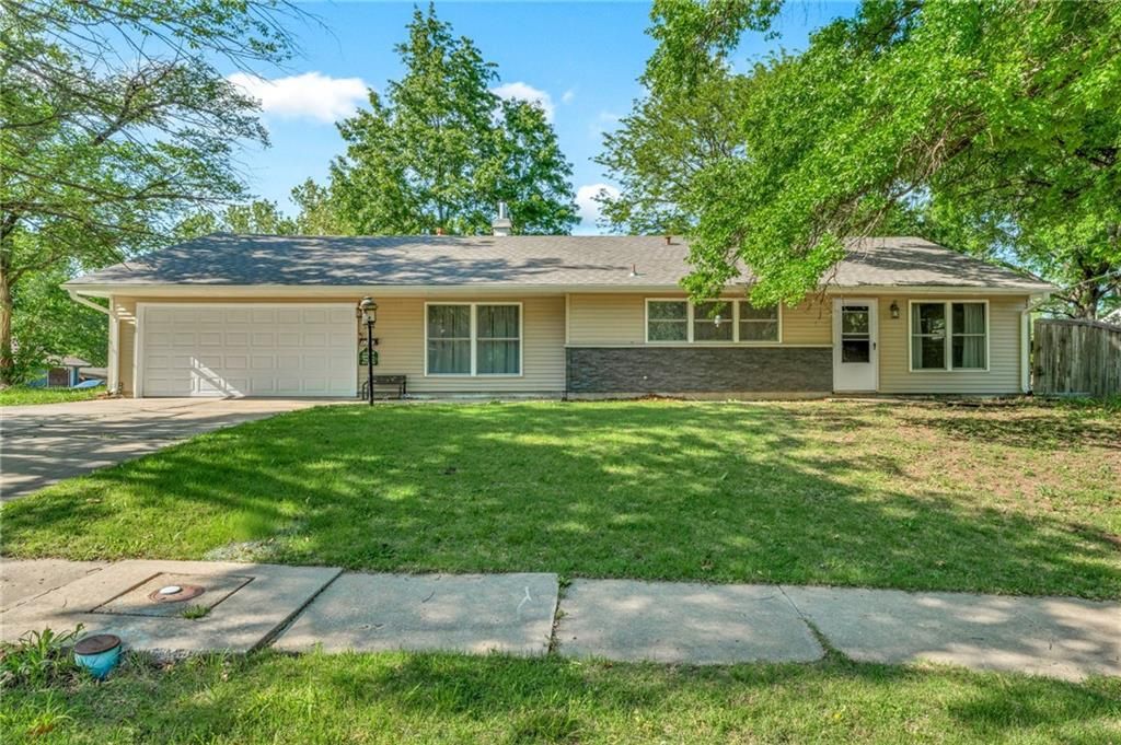 Photo of 4212 SW 28th Terrace, Topeka, KS 66614 (MLS # 2619181)