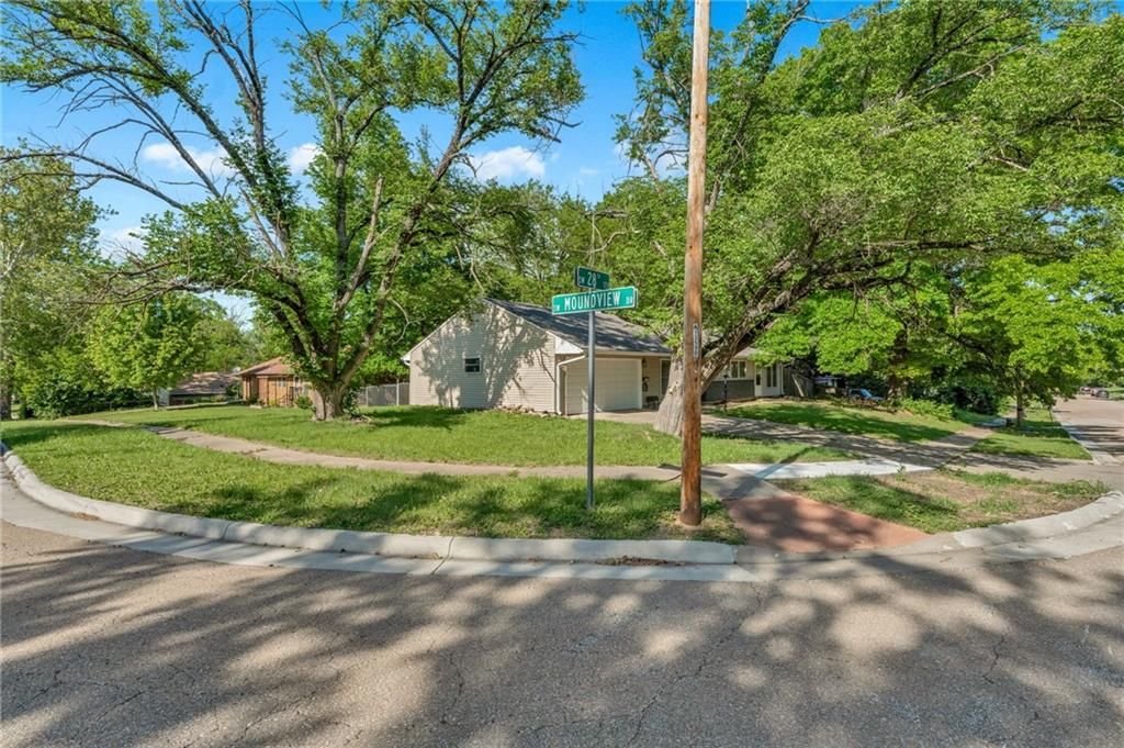Photo of 4212 SW 28th Terrace, Topeka, KS 66614 (MLS # 2619181)