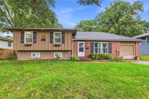 Photo of 9924 Flora Avenue, Kansas City, MO 64131 (MLS # 2644376)
