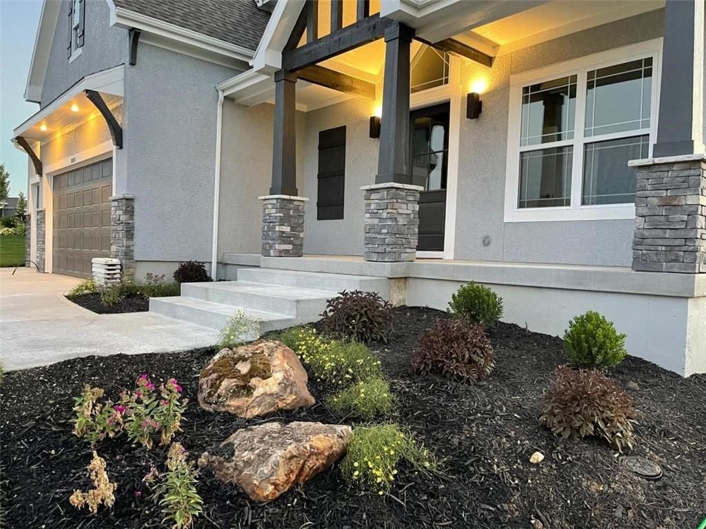 Photo of 8010 W 166 Terrace, Overland Park, KS 66085 (MLS # 2623504)
