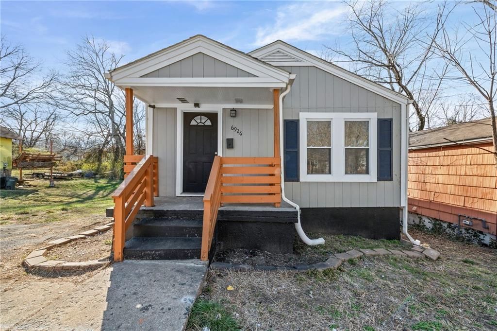 Photo of 6926 College Avenue, Kansas City, MO 64132 (MLS # 2607992)