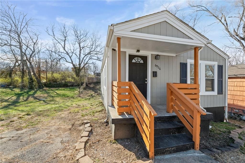 Photo of 6926 College Avenue, Kansas City, MO 64132 (MLS # 2607992)