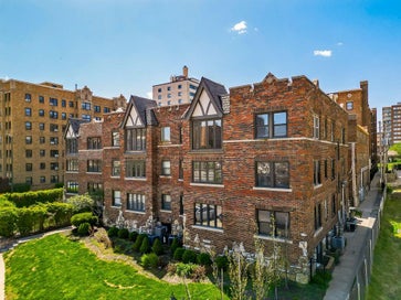 700 W 48th Street 202 Kansas City MO 64112