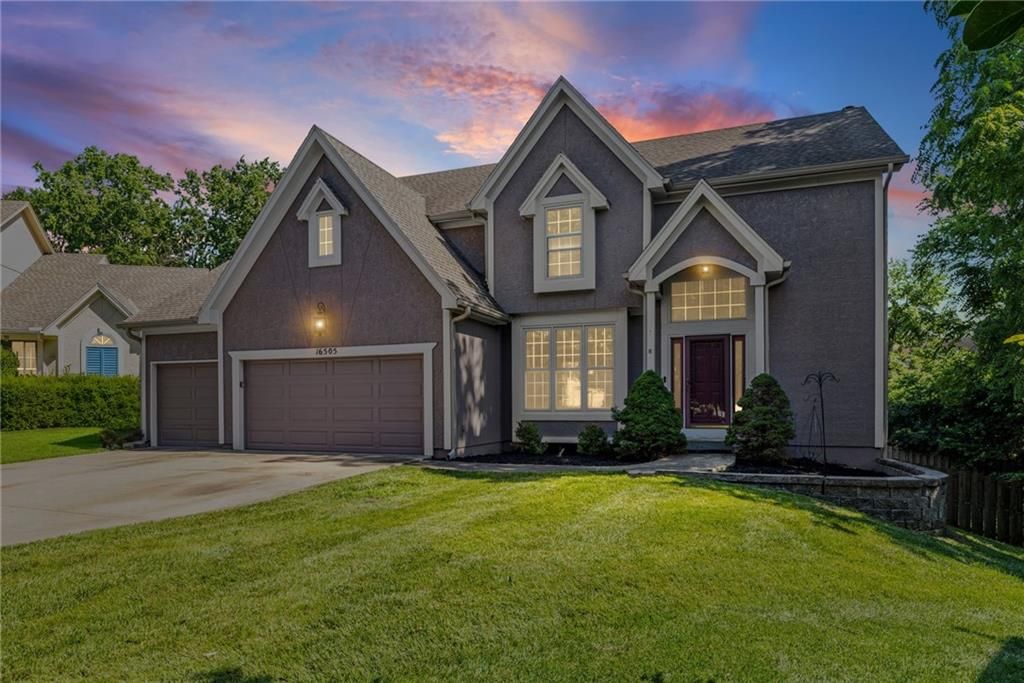 Photo of 16505 W 80th Terrace, Lenexa, KS 66219 (MLS # 2623631)