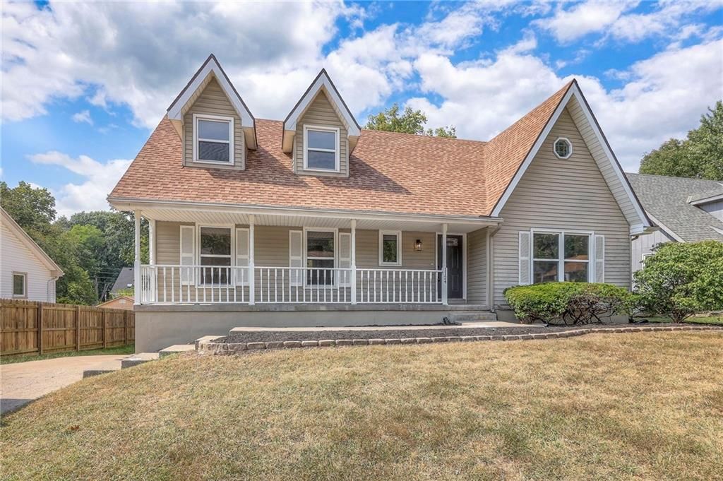 Photo of 1124 Amesbury Drive, Liberty, MO 64068 (MLS # 2574697)