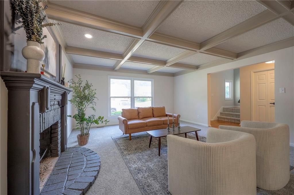 Photo of 1124 Amesbury Drive, Liberty, MO 64068 (MLS # 2574697)