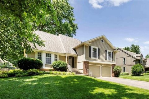 Photo of 8516 DARNELL Street, Lenexa, KS 66215 (MLS # 2626715)