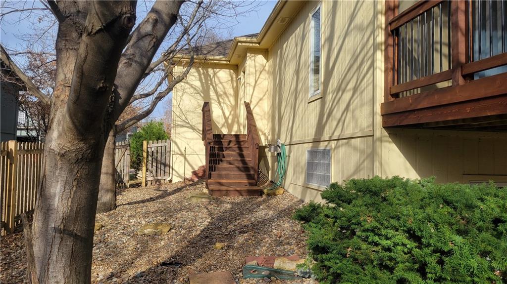 8431 W 156th Terrace