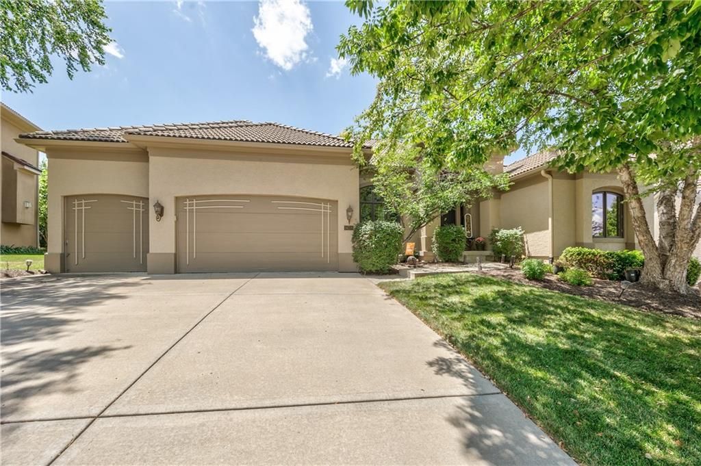 Photo of 9638 Zarda Drive, Lenexa, KS 66227 (MLS # 2592025)