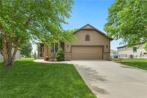 Photo of 29374 Rockwood Avenue, Paola, KS 66071 (MLS # 2622224)