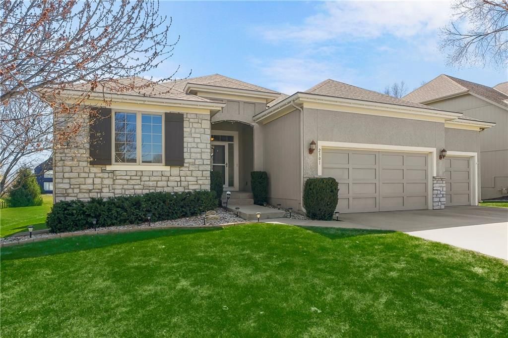 Photo of 2301 W Piatt Lane, Olathe, KS 66061 (MLS # 2607811)