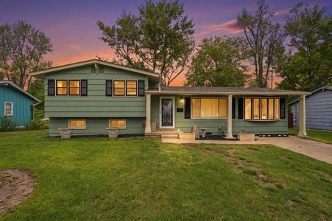 Photo of 6008 N Michigan Avenue, Kansas City, MO 64118 (MLS # 2612620)