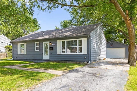 Photo of 509 NE 66th Terrace, Kansas City, MO 64118 (MLS # 2628953)