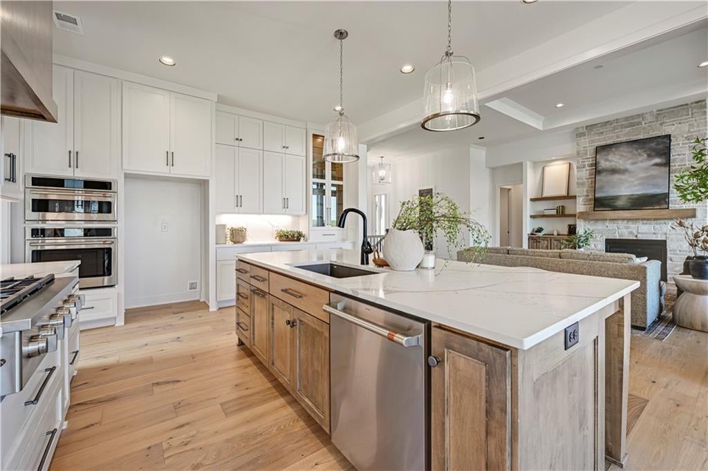 Photo of 17029 Parkhill Street, Overland Park, KS 66221 (MLS # 2623072)