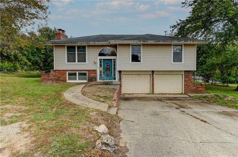 Photo of 14831 Crystal Drive, Excelsior Springs, MO 64024 (MLS # 2583858)