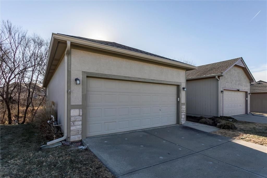 Photo of 1231 N 131st Terrace, Kansas City, KS 66109 (MLS # 2592572)