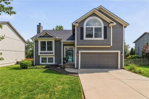 Photo of 13939 W 150 Terrace, Olathe, KS 66062 (MLS # 2627423)