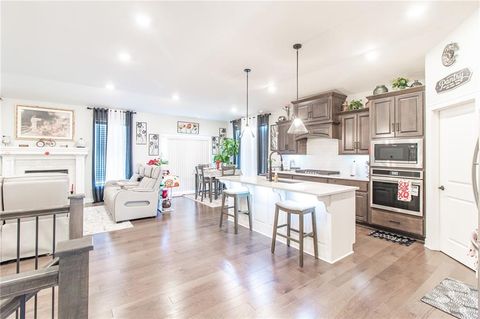 Photo of 520 SE David Road, Lees Summit, MO 64082 (MLS # 2597727)