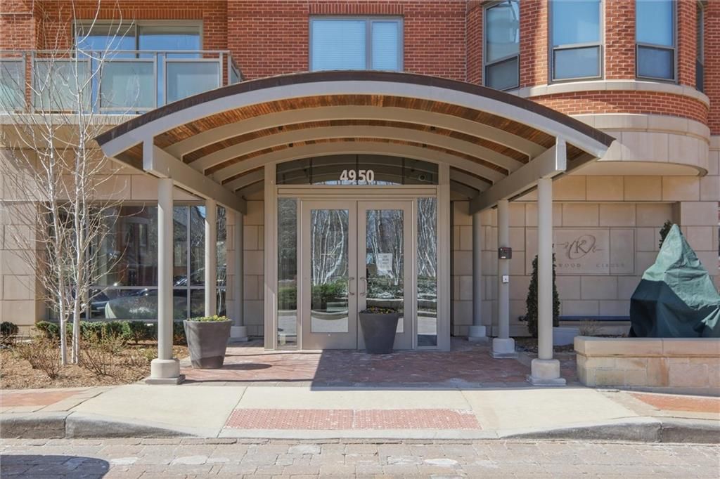 Photo of 4900 Central #305 Street, Kansas City, MO 64112 (MLS # 2607593)