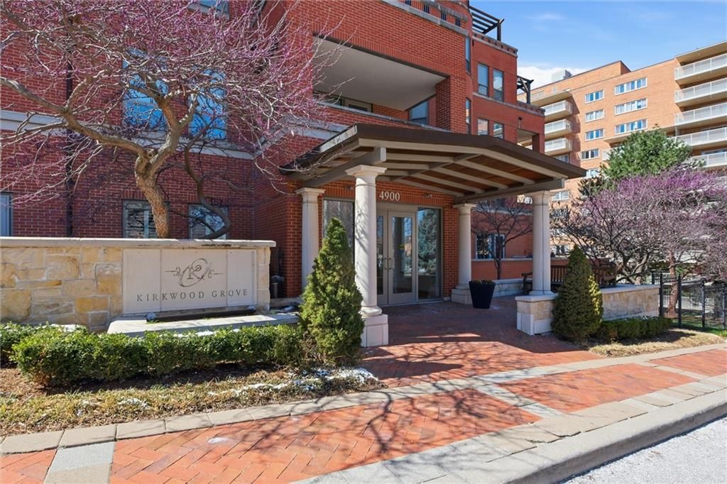 Photo of 4900 Central #305 Street, Kansas City, MO 64112 (MLS # 2607593)