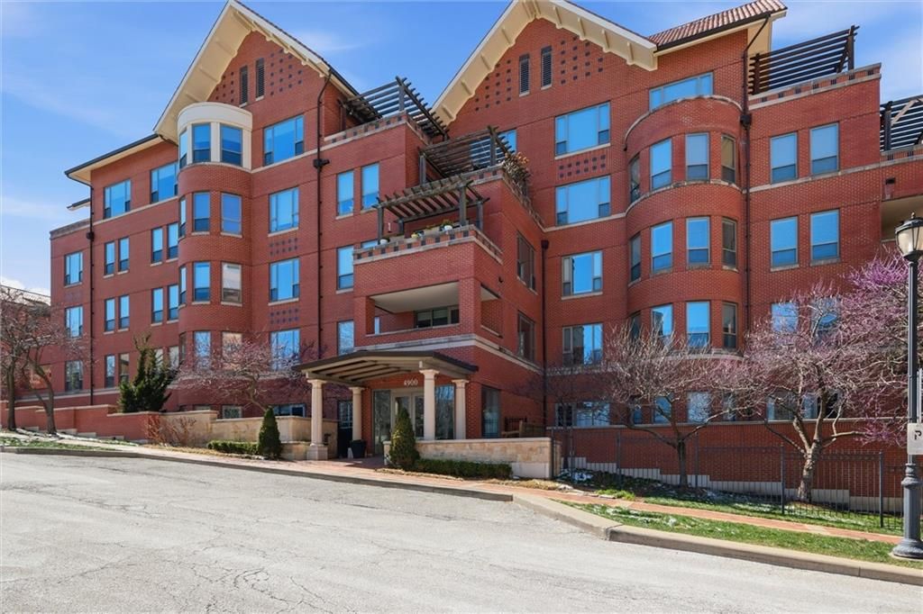 Photo of 4900 Central #305 Street, Kansas City, MO 64112 (MLS # 2607593)