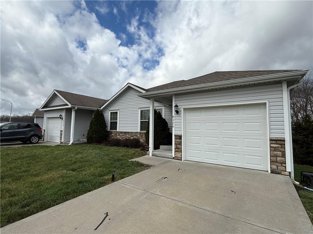 9324-9326 N Robinhood Avenue