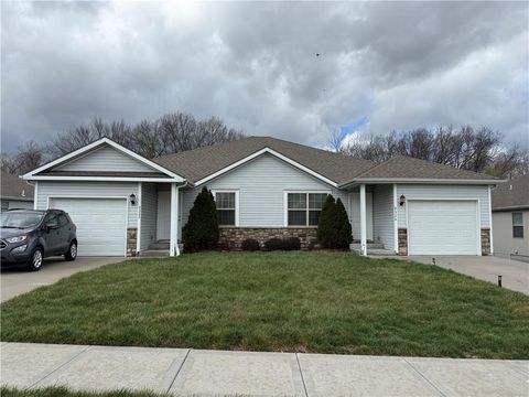 9324-9326 N Robinhood Avenue Kansas City MO 64154