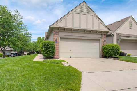 Photo of 7226 W 144th Terrace, Overland Park, KS 66223 (MLS # 2616516)