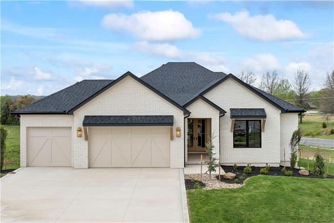 1816 NE Lashbrook Circle Lee's Summit MO 64086