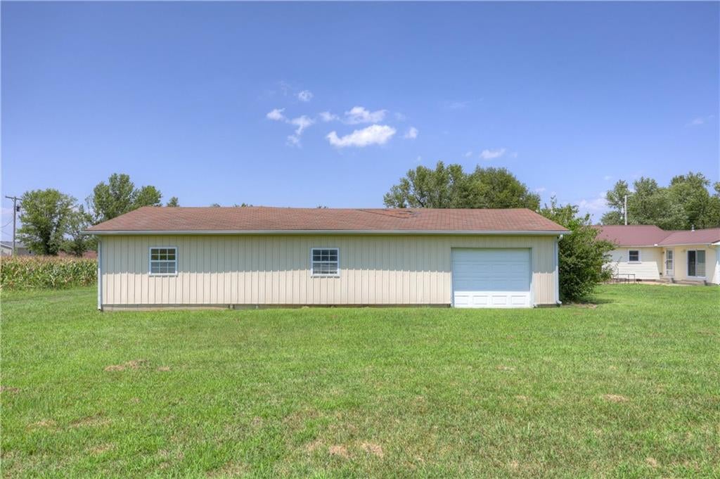 1030 W Country Road