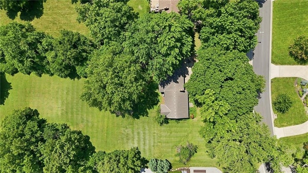 9319 HIGH DR, LEAWOOD, KS 66206 - Image d694e6ab96afb8b62eeb3ec68fdf36c2/804891570