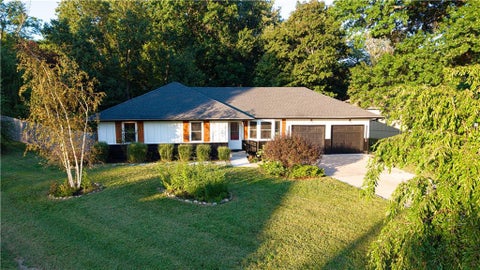 Photo of 2 E 127th Terrace, Kansas City, MO 64145 (MLS # 2638078)