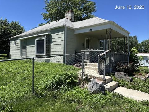 Photo of 811 W MILL Street, Gallatin, MO 64640 (MLS # 2626493)
