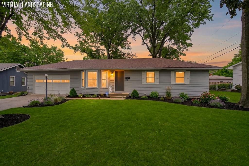 Photo of 605 NW Lakeview Road, Blue Springs, MO 64014 (MLS # 2618488)
