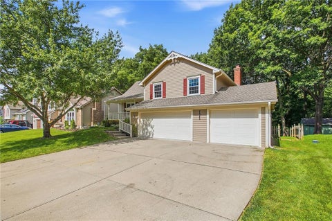 Tiny photo for 1310 Amesbury Avenue, Liberty, MO 64068 (MLS # 2625349)