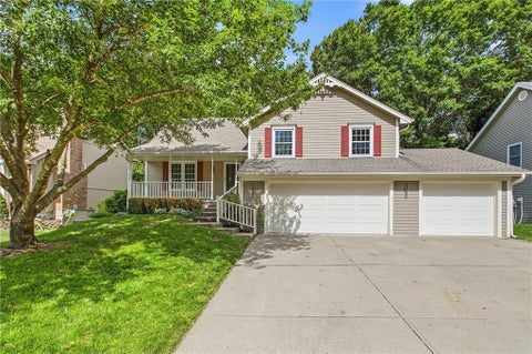 Photo of 1310 Amesbury Avenue, Liberty, MO 64068 (MLS # 2625349)