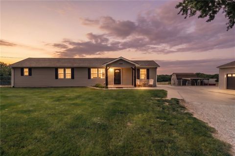 Photo of 6120 70th Road SE, St Joseph, MO 64607 (MLS # 2618147)