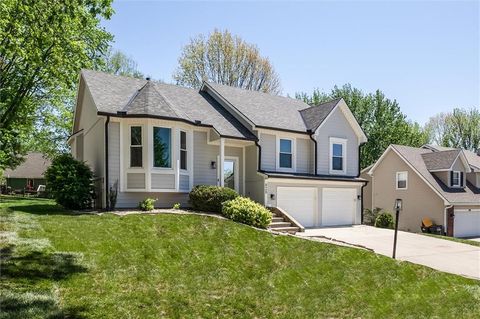 828 S Valley Drive, Lansing, KS 66043 - #: 2615484