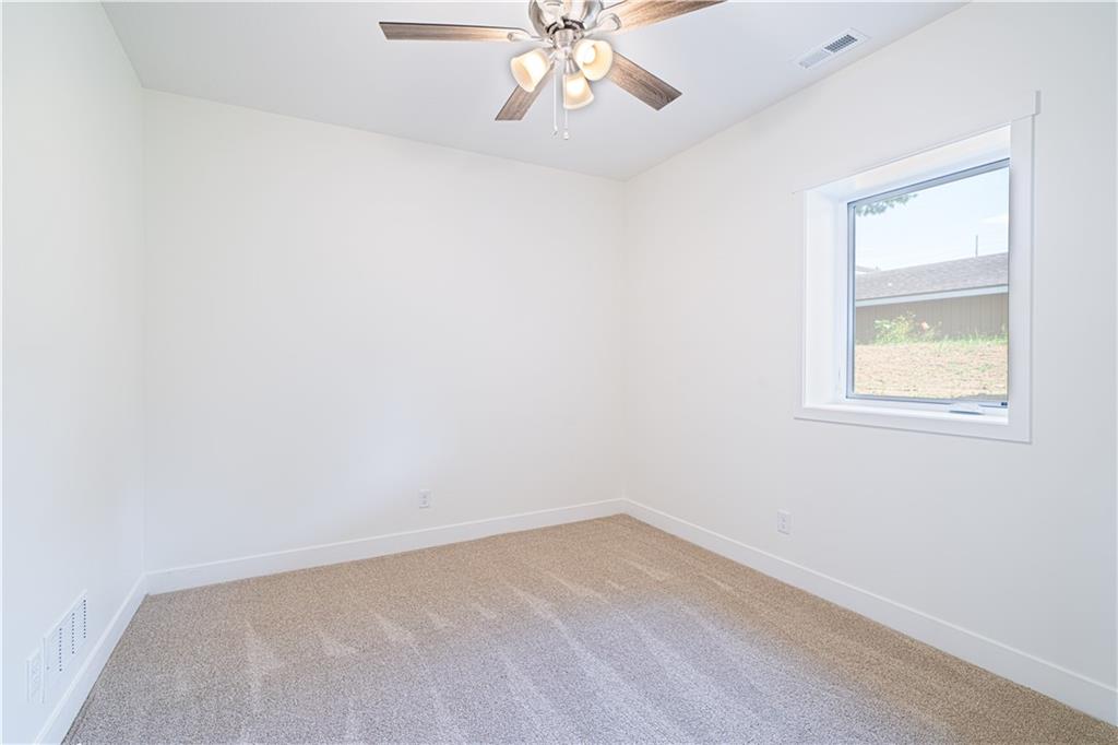 St Joseph, Missouri 64506, United States, 2 Bedrooms Bedrooms, ,2 BathroomsBathrooms,Residential,Active,50250