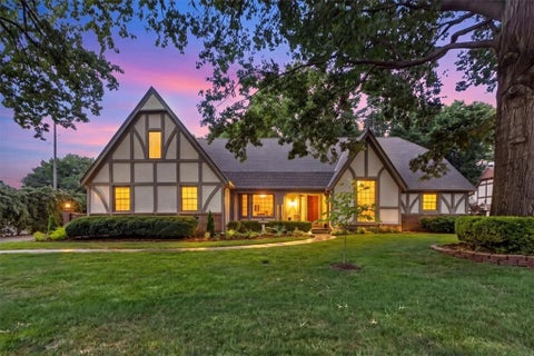 Photo of 3516 W 101st Terrace, Leawood, KS 66206 (MLS # 2647895)