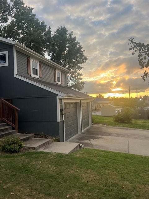 Photo of 1007 W Washington Street, Harrisonville, MO 64701 (MLS # 2643319)