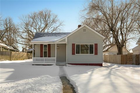 Tiny photo for 435 Ford Avenue, Liberty, MO 64068 (MLS # 2514409)